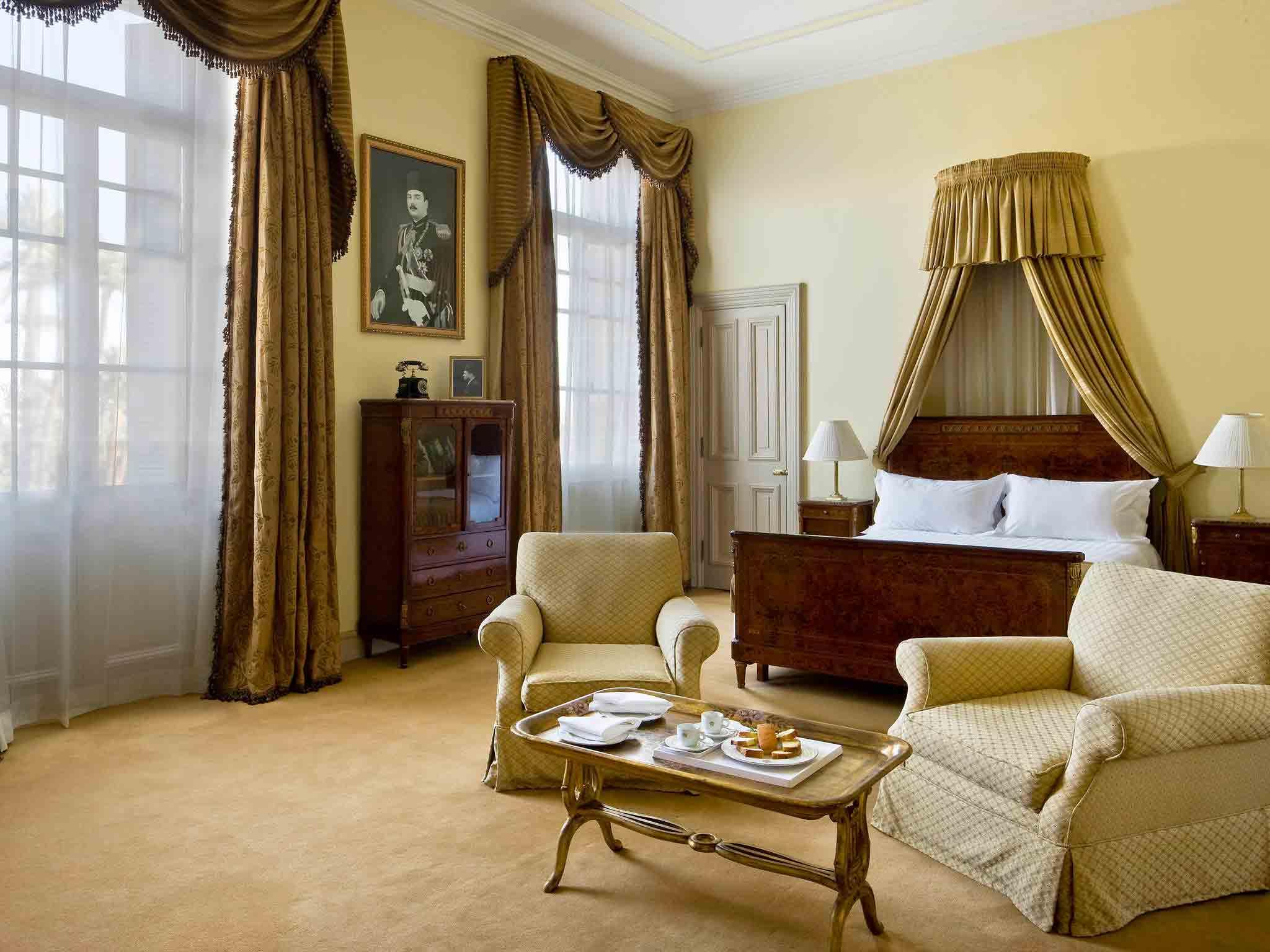 Pavillon Winter Luxor Hotell Exteriör bild A suite at the hotel