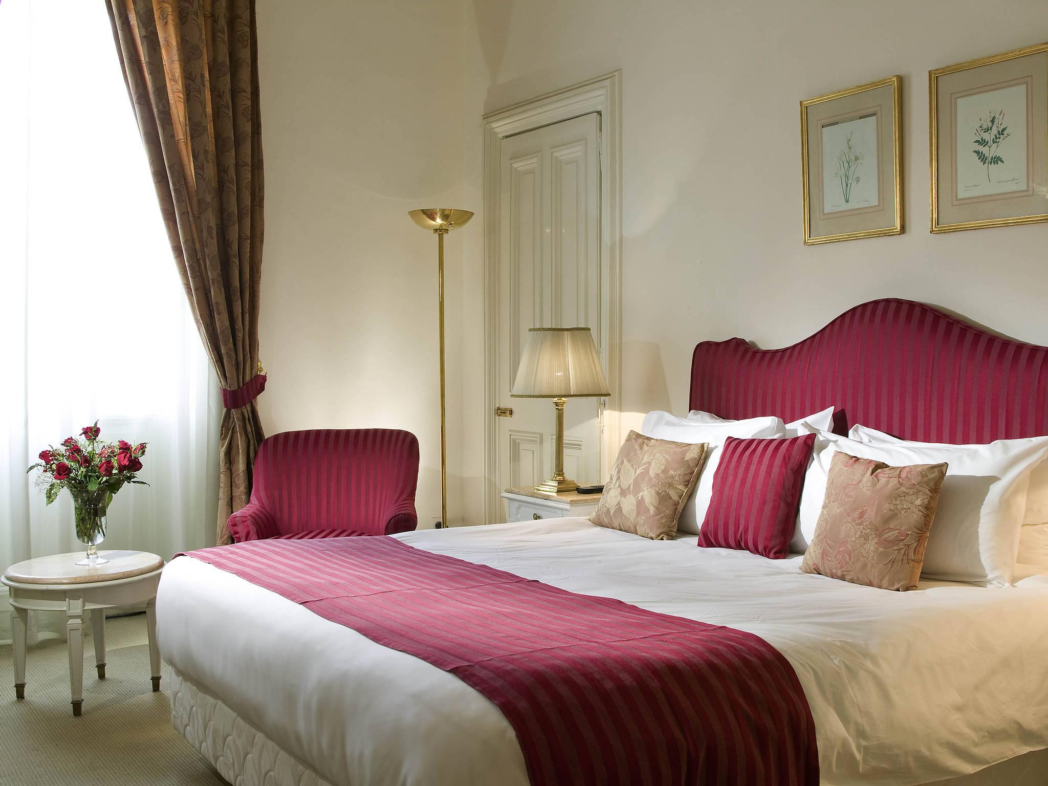 Pavillon Winter Luxor Hotell Exteriör bild A bedroom at the hotel