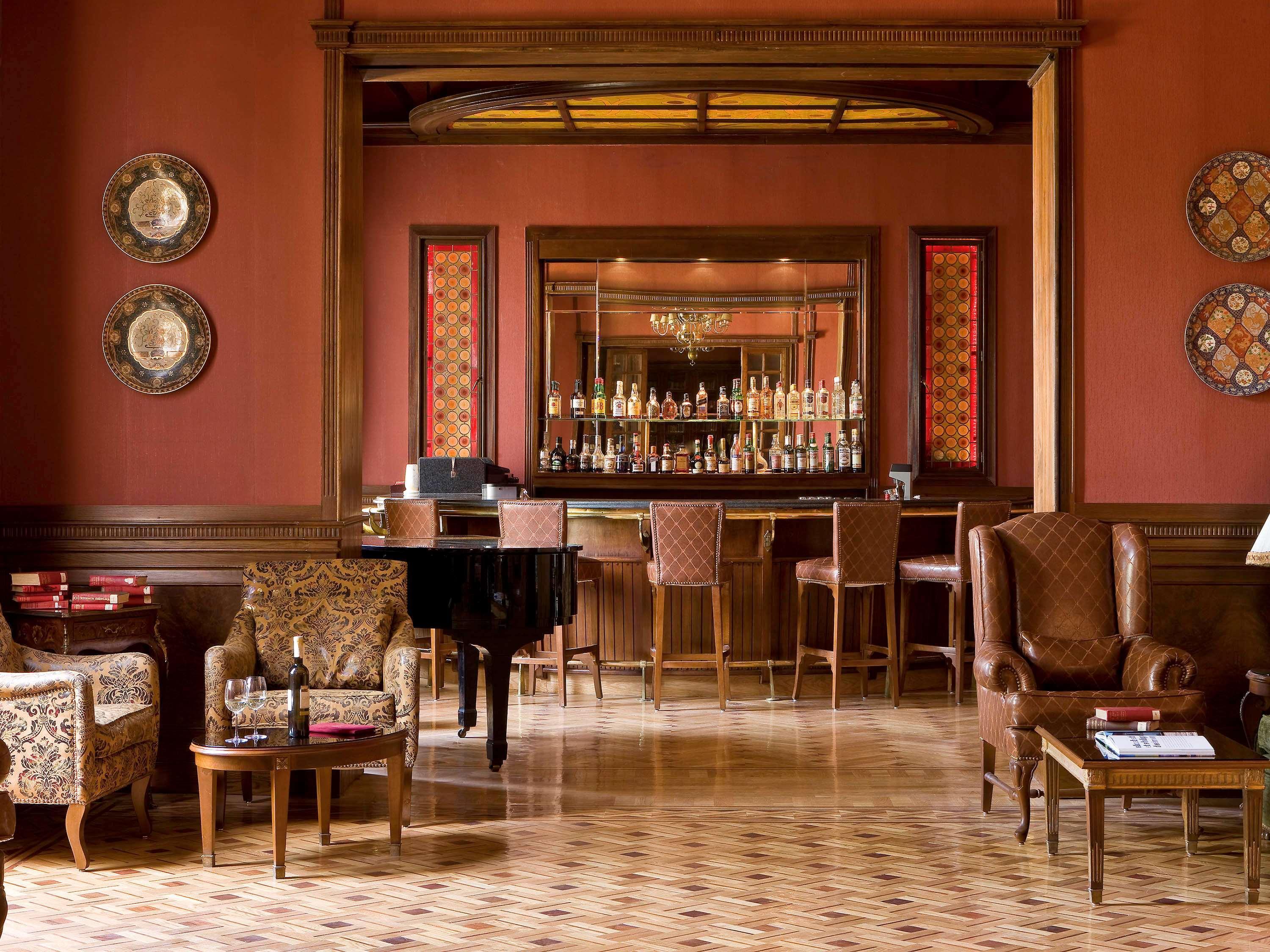 Pavillon Winter Luxor Hotell Exteriör bild The bar at the St. Regis