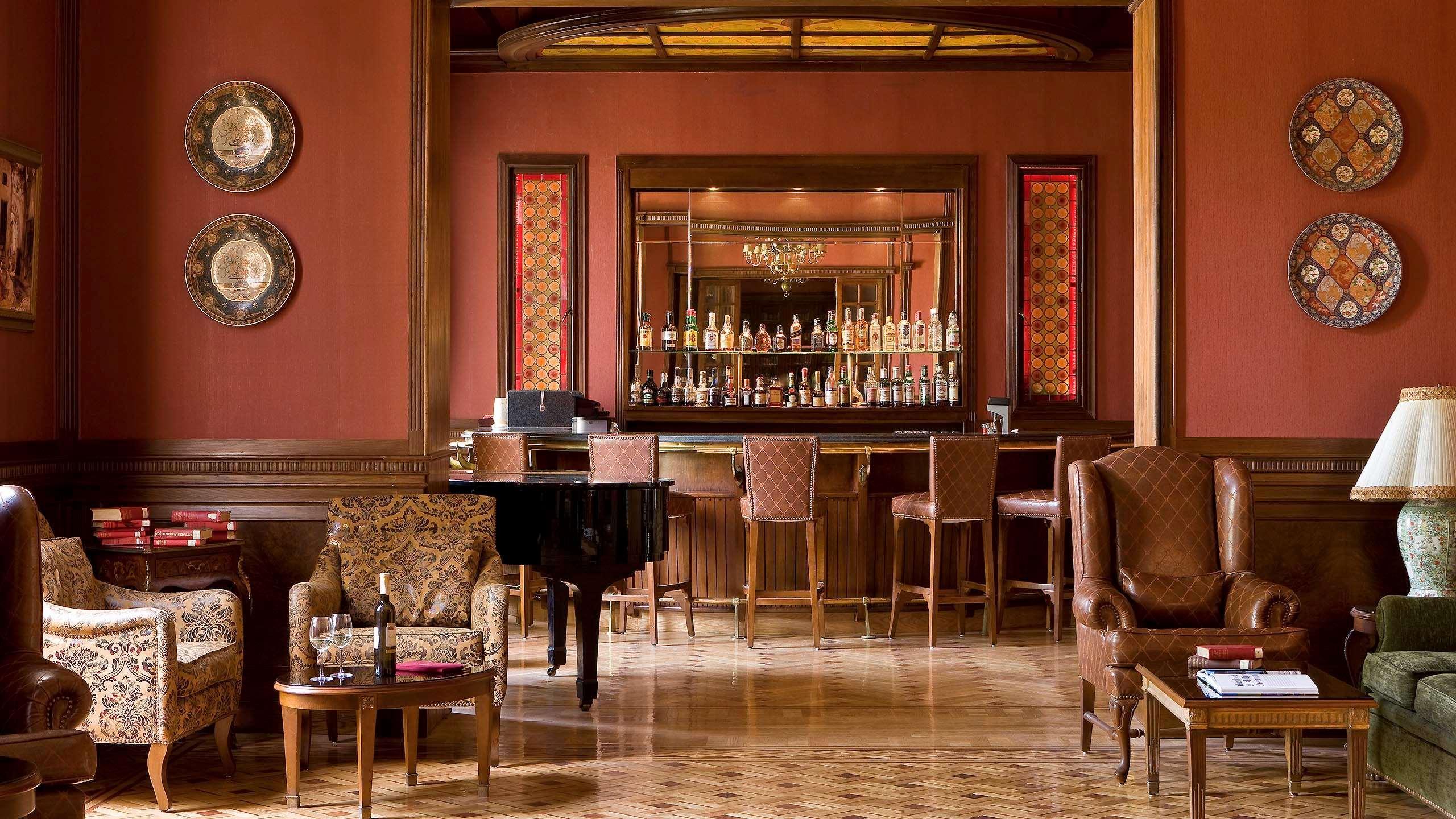Pavillon Winter Luxor Hotell Exteriör bild The bar at the lobby