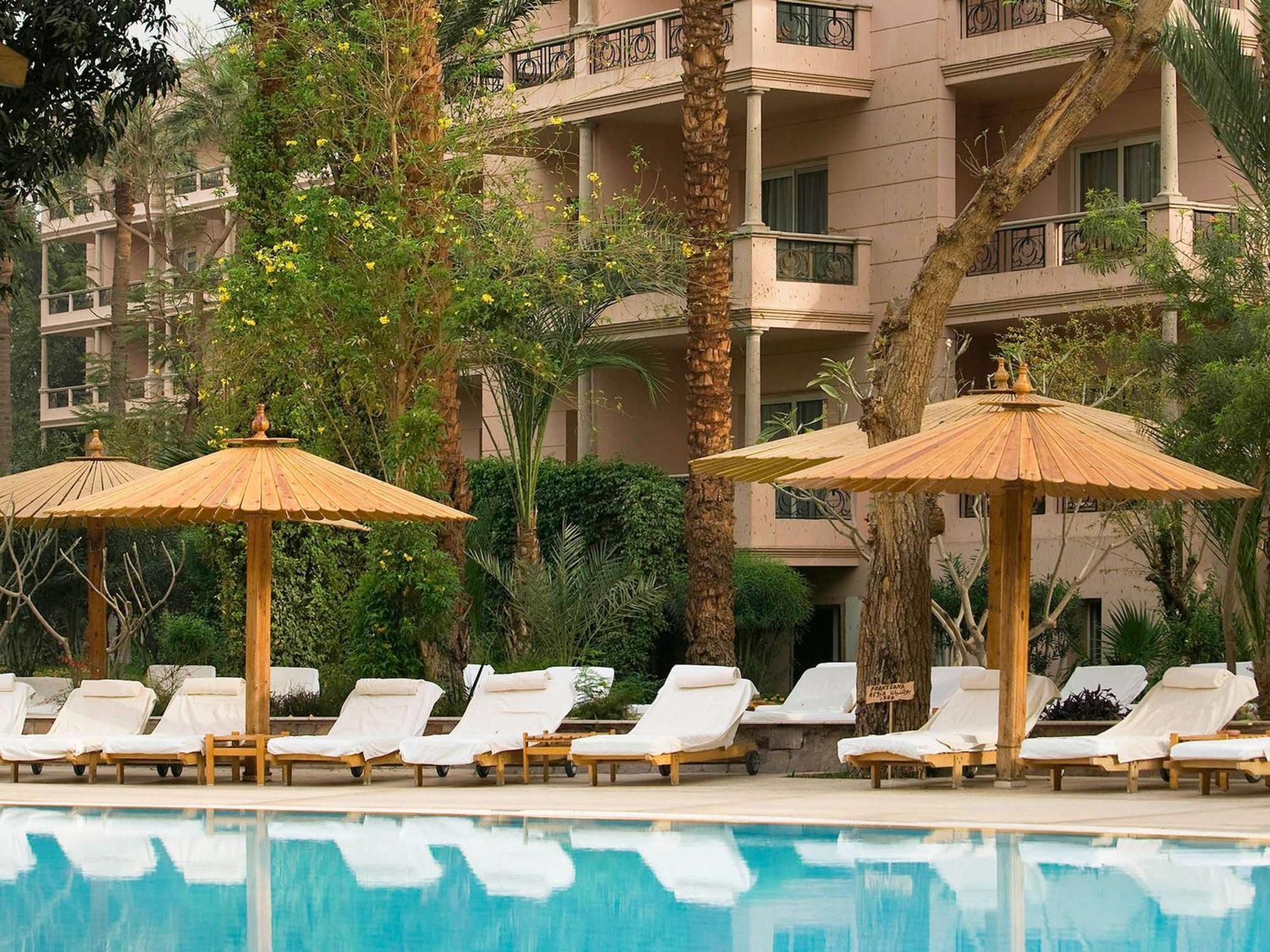 Pavillon Winter Luxor Hotell Exteriör bild The pool at the Four Seasons Hotel, Cairo