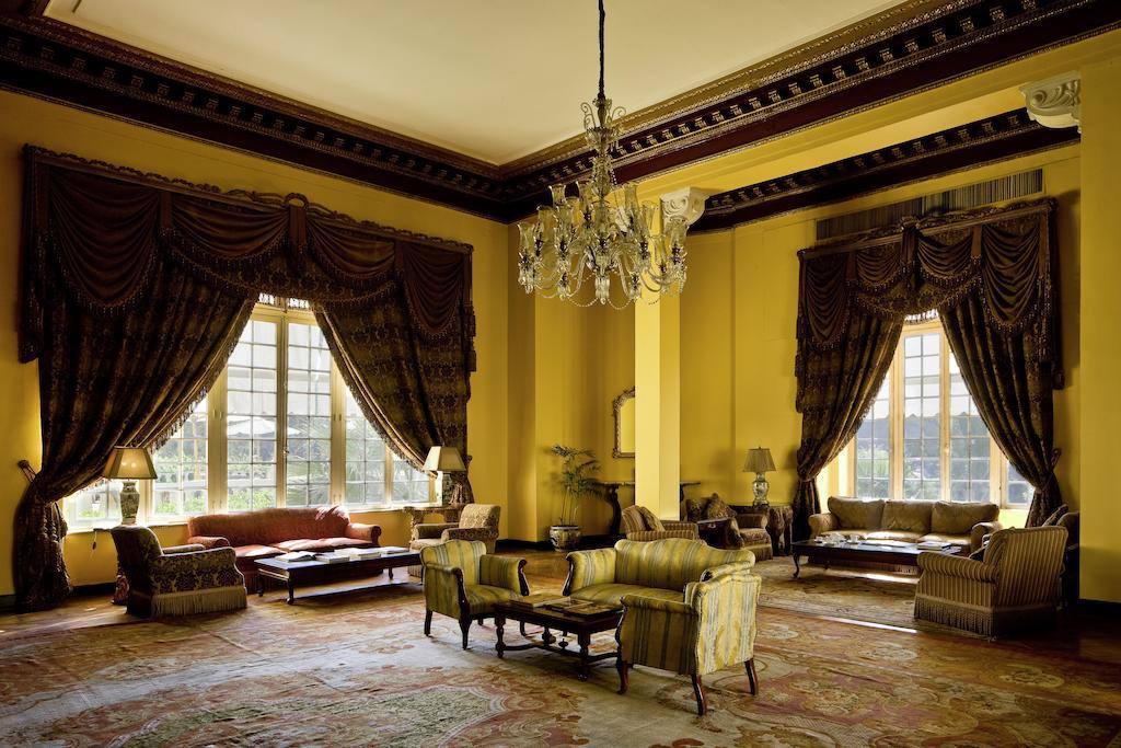 Pavillon Winter Luxor Hotell Exteriör bild The Yellow Room