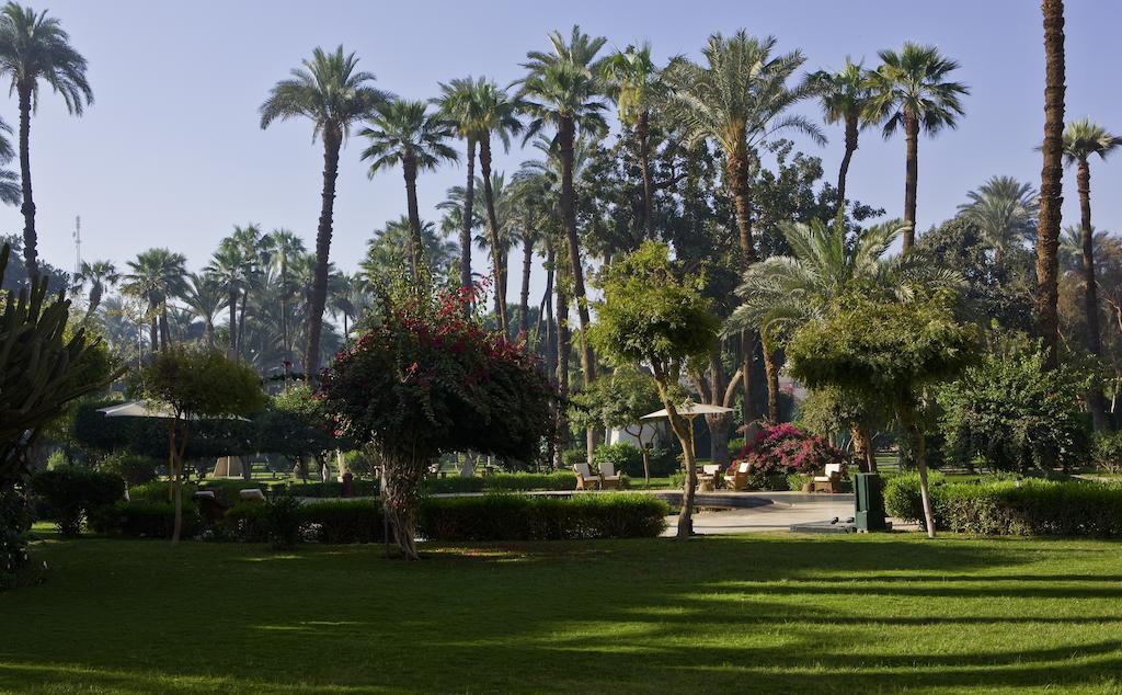 Pavillon Winter Luxor Hotell Exteriör bild The grounds of the Desert Garden