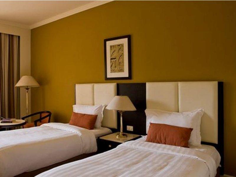 Pavillon Winter Luxor Hotell Exteriör bild A room at the hotel